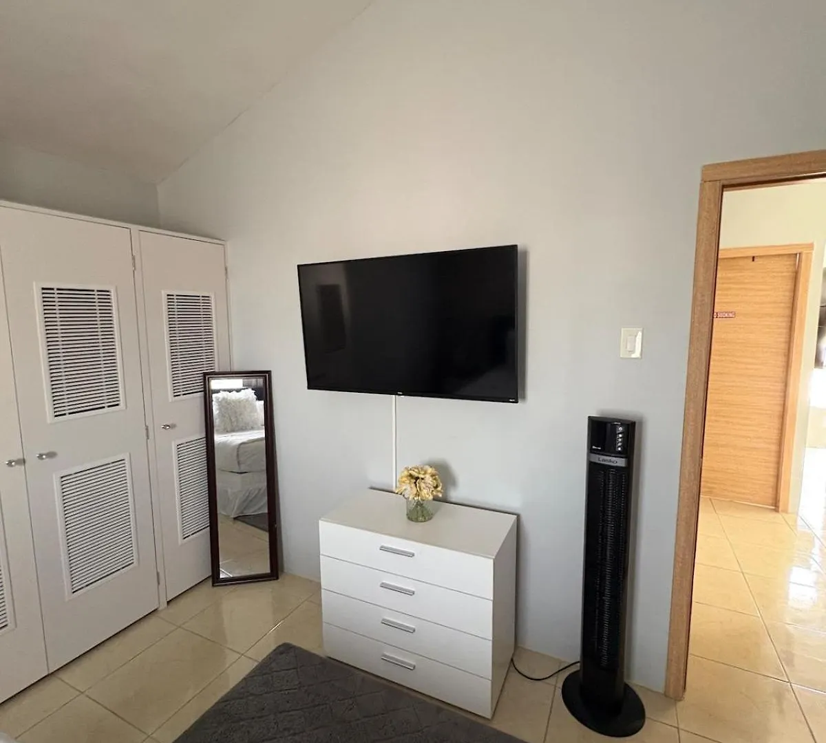 Cheerful two bedroom home close to mall and Hellshire beach Portmore 0*,