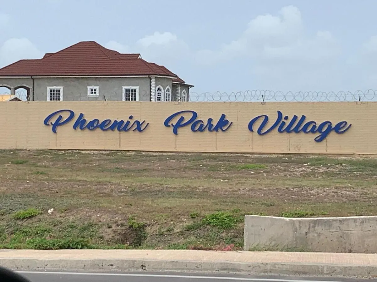 Cheerful two bedroom home close to mall and Hellshire beach Portmore Semesterbostad